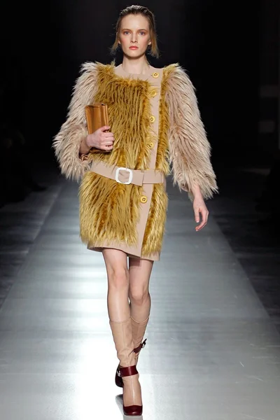 Look 27